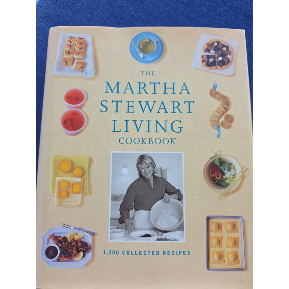 The Martha Stewart Living cookbook - Hardcover - GOOD